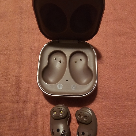 Samsung Galaxy Buds Live (Gold) - Picture 6 of 8
